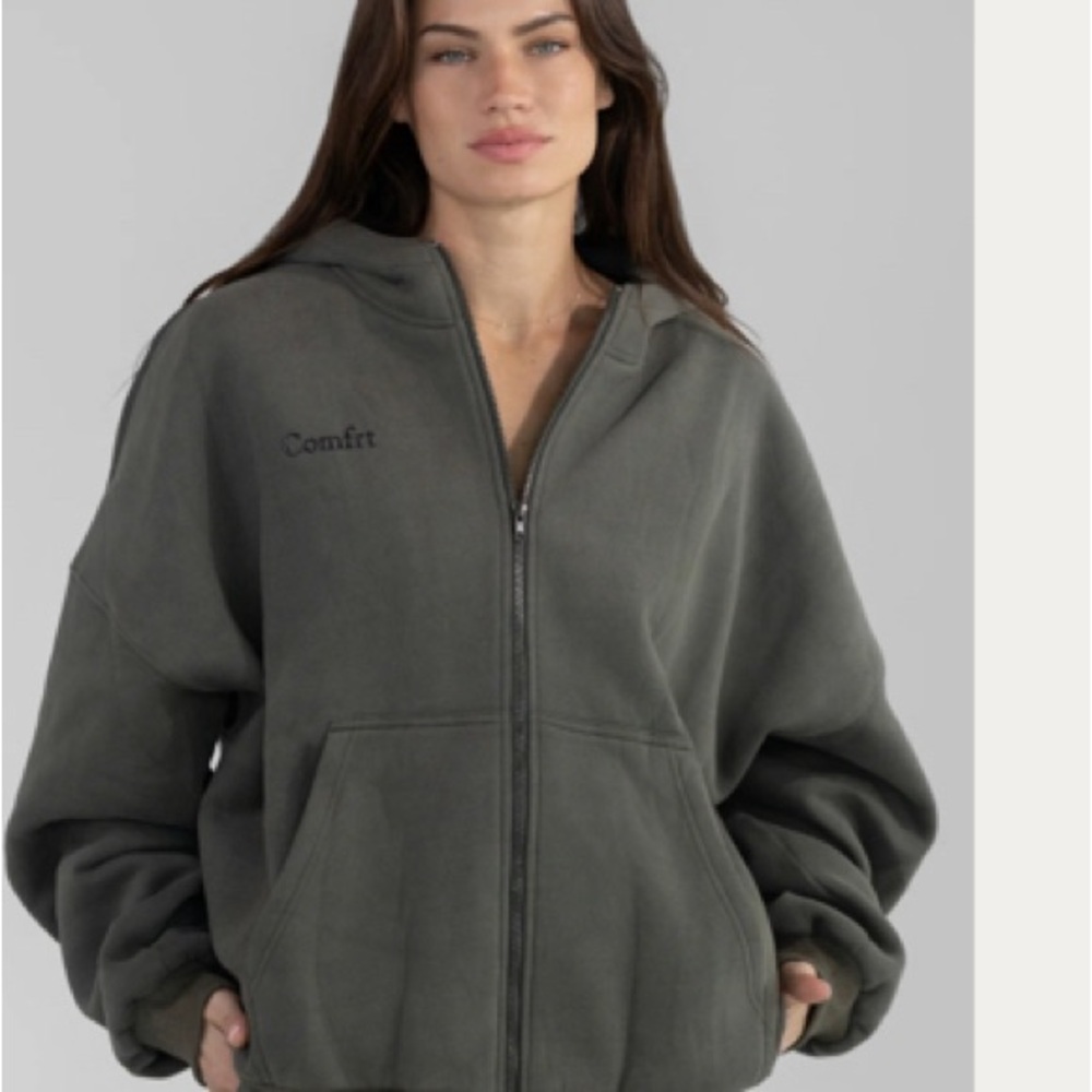 Comfrt Milstone Zip-Up Hoodie Size L NWT